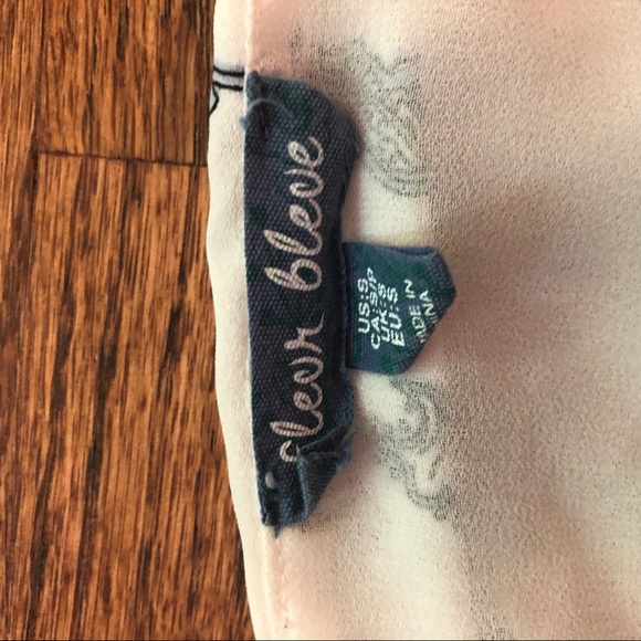 Flowy sleeveless blouse - Picture 3 of 4